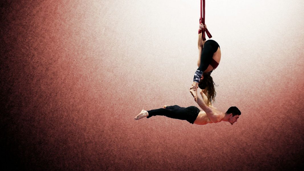 Victoria in straps helps Yoann to fly